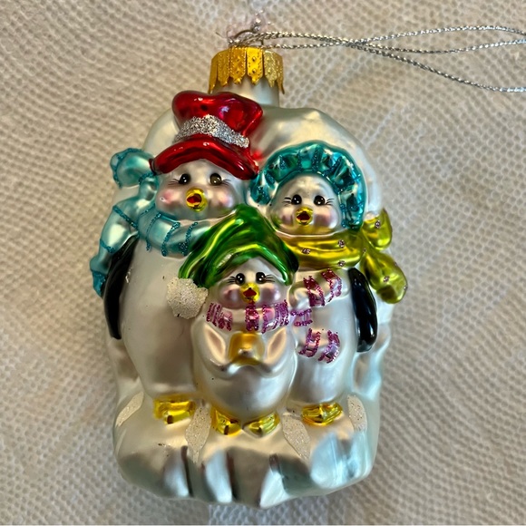 Penguin Family Ornament Sparkly and Colorful Glass Holiday Christmas Festive - Picture 4 of 4